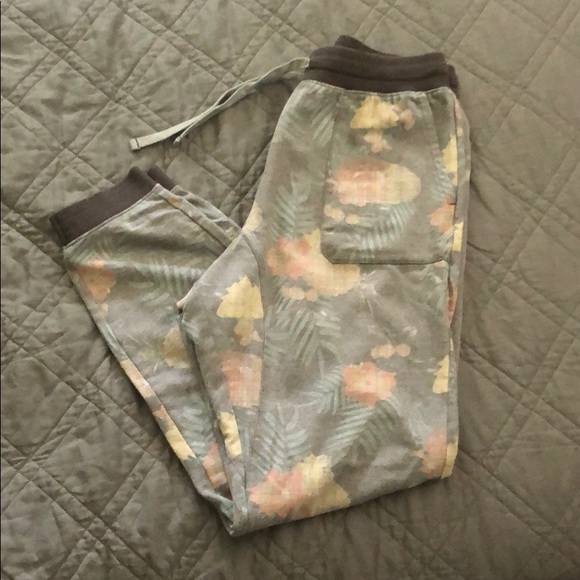Sweats Size Large L fun print joggers - so comfy! - Picture 5 of 6